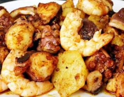 Pulpo con gambas al ajillo