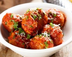 Albóndigas con salsa de pimentón