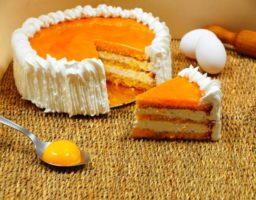 tarta de yema tostada y nata