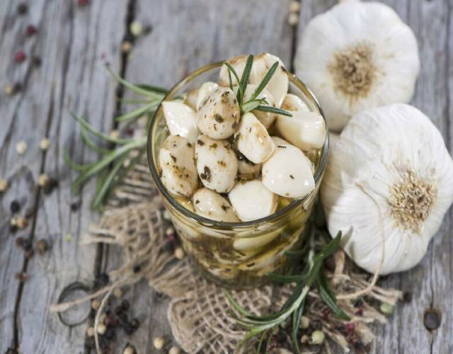 Receta de Ajos en vinagre casero