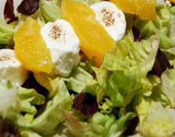 Ensalada de naranja y queso de cabra