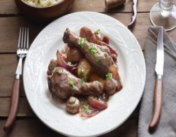 Pollo al vino tinto