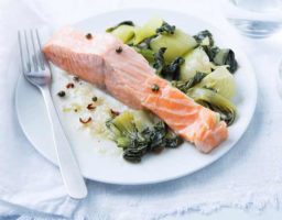 Salmón a la pimienta verde