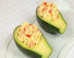 Aguacates Rellenos de Pollo