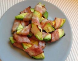 Aguacate con bacon