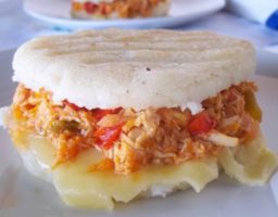 Receta de Arepas asadas con pollo