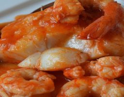 Bacalao con nata y gambas