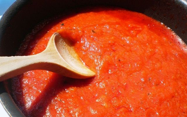 Congrio al horno con tomate