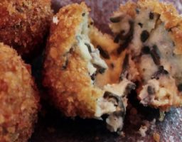 Croquetas de alga percebe