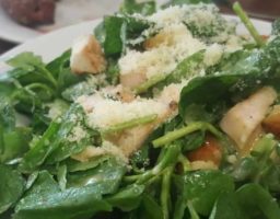 Ensalada césar de berros