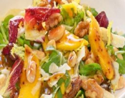 Ensalada con frutas frescas