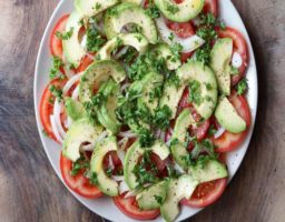 Ensalada de aguacate con limón