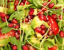 Ensalada de aguacate y granada