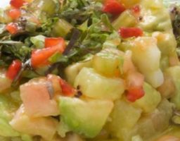 Ensalada de aguacate y mejillones