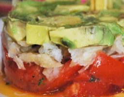 Ensalada de bacalao con aguacate