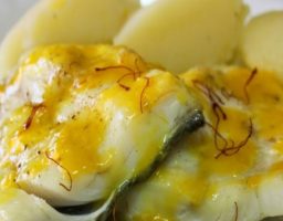 Filetes de rodaballo con salsa