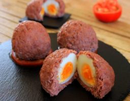 Albóndigas rellenas con huevo