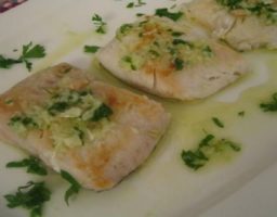 Merluza con salsa de limón