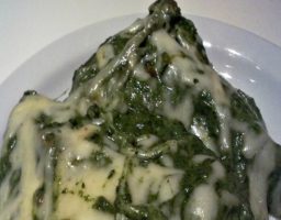 Merluza en salsa de espinaca