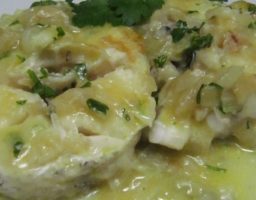 Merluza encebollada