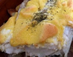 Merluza gratinada con alioli
