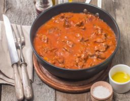 Ternera en salsa con tomate