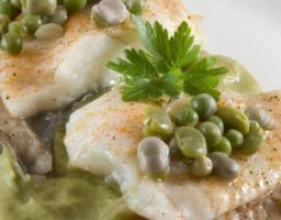 Rodaballo con guisantes