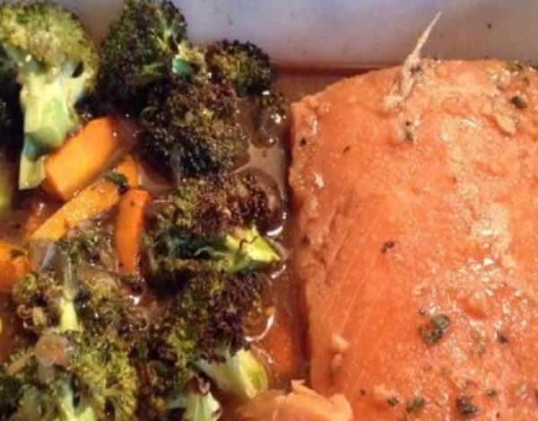 Salmón con brócoli y zanahoria