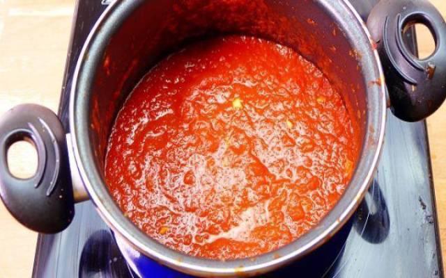 Costillas de cordero en salsa de tomate
