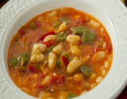 Sopa de alubias con verduras