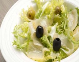 Ensalada de escarola y bacalao