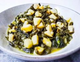 Acelgas con Patatas y Pimentón