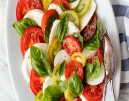Ensalada Caprese Vegana