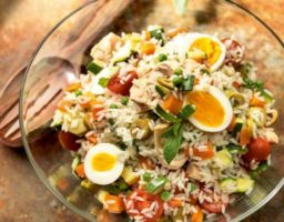 Ensalada de Arroz con Atún y Huevo