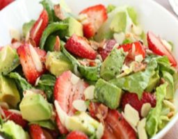 Ensalada de aguacate y fresas