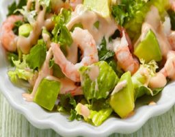 Ensalada de aguacate y marisco