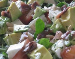 Ensalada de aguacate y rúcula