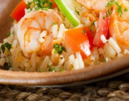 Ensalada de arroz con camarones