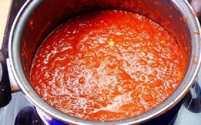 Raviolis de setas con salsa de tomate