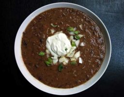 Sopa de frijoles nicaraguense