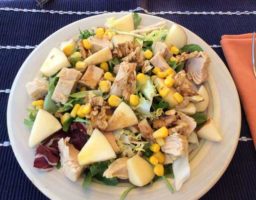 Ensalada de manzana y maíz