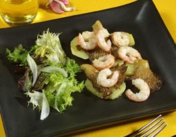 Ensalada templada de setas y gambas