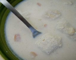 Sopa de almendras malagueña