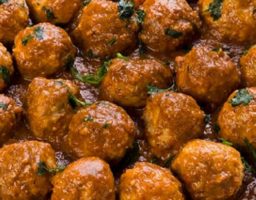 Albóndigas en salsa de vino tinto