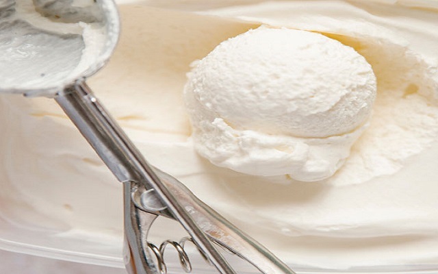 Gelatina de limón y helado de yogur