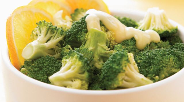 Ensalada de brócoli en salsa blanca
