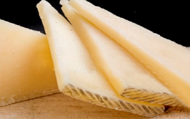 Ensalada de col con queso