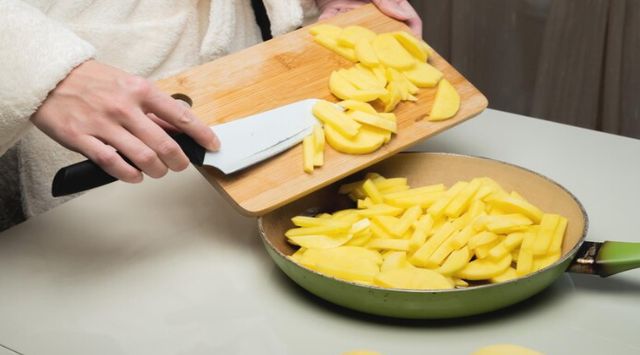 Patatas fritas en freidora sin aceite