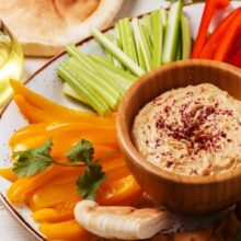 Hummus con tomates secos