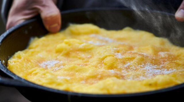 Tortilla de patatas con patatas de bolsa